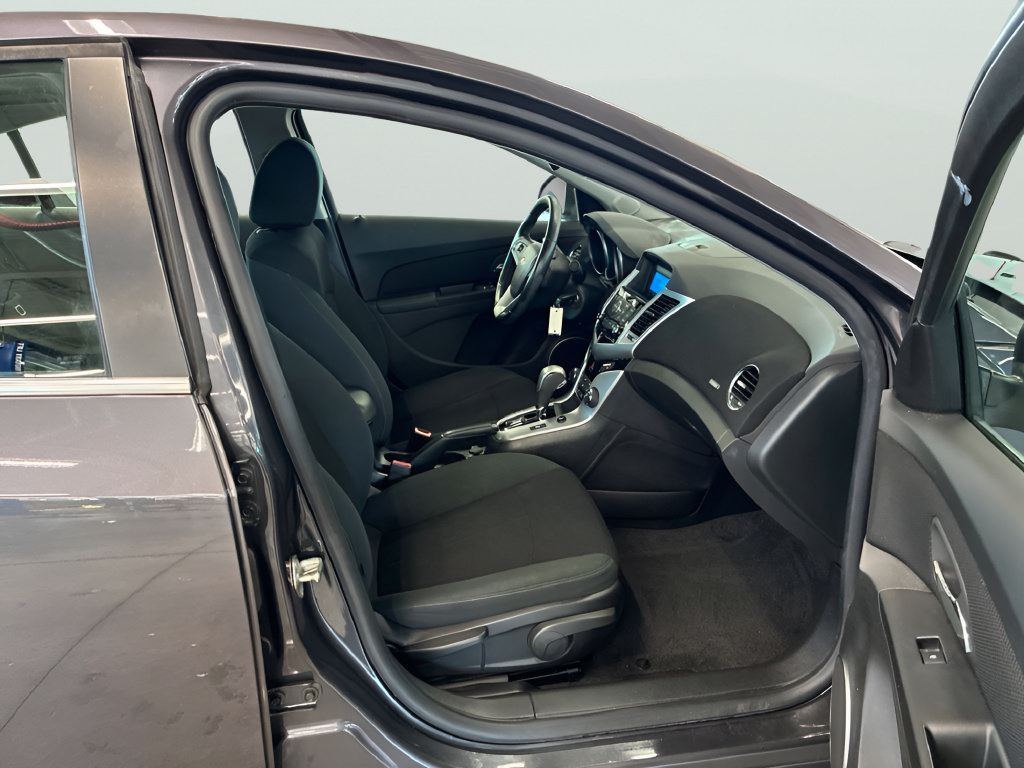 Used 2011 Chevrolet Cruze LT FWD image 18
