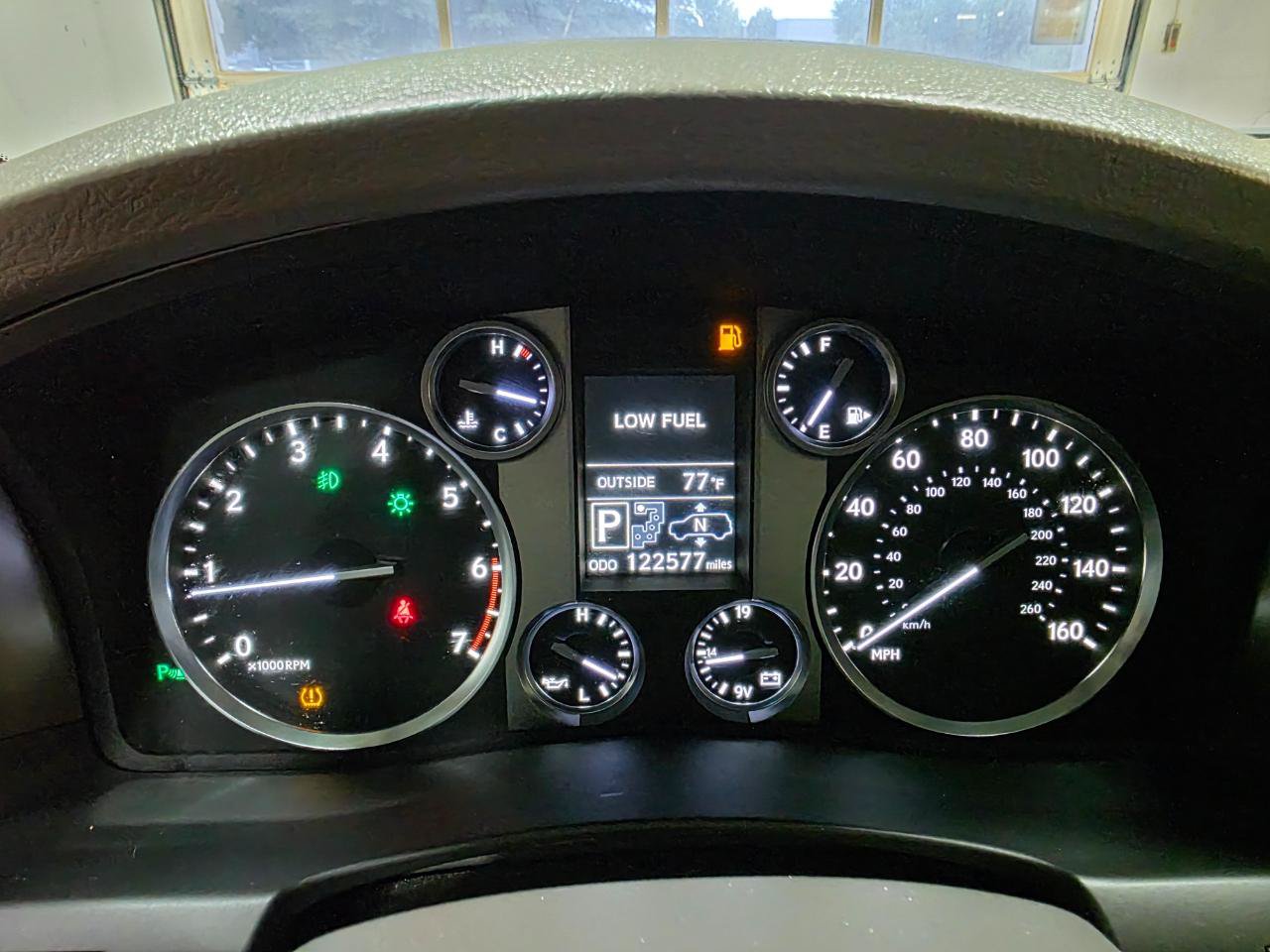 Used 2013 Lexus LX 570 4WD w/ Luxury Pkg w/Pre-crash image 54