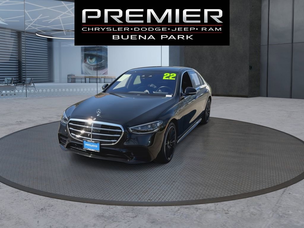 Used 2022 Mercedes-Benz S 580 4MATIC Sedan w/ AMG Line Package image 3