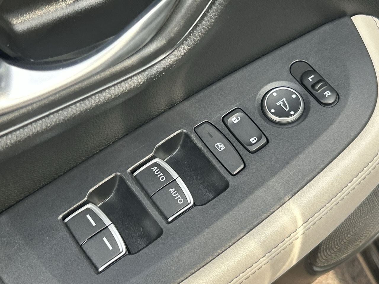 Used 2024 Honda HR-V EX-L image 18