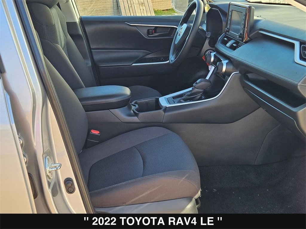 Used 2022 Toyota RAV4 LE image 28