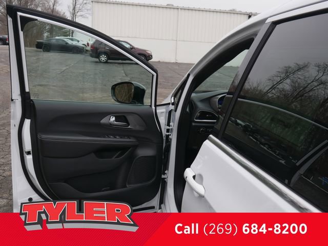 New 2026 Chrysler Voyager LX image 22