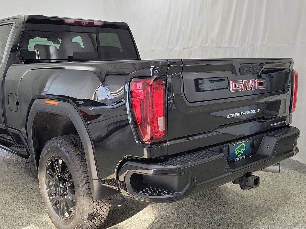 Certified 2022 GMC Sierra 2500 Denali w/ Denali Black Diamond Edition image 6