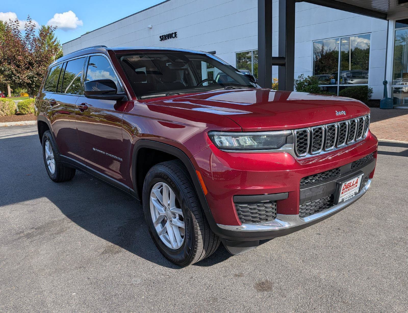 Used 2022 Jeep Grand Cherokee L Laredo w/ Luxury Tech Group I AWD/4WD image 3