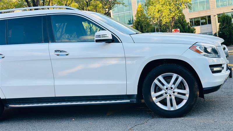 Used 2016 Mercedes-Benz GL 450 4MATIC w/ Premium I Package image 4