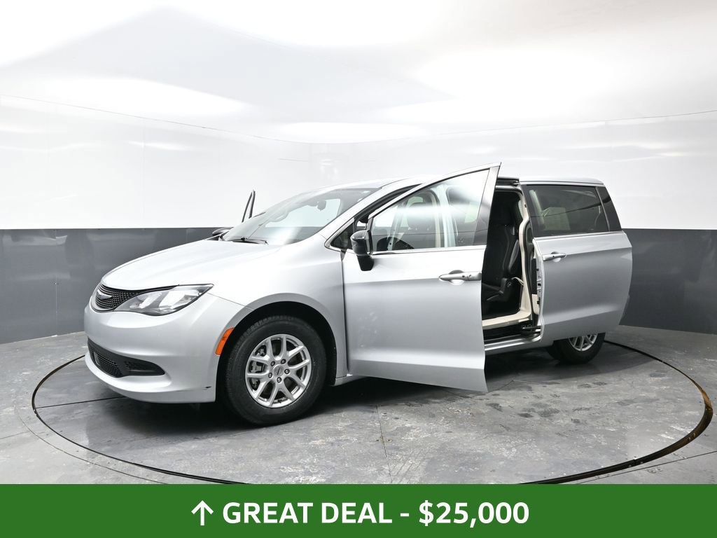 Used 2024 Chrysler Voyager LX image 57