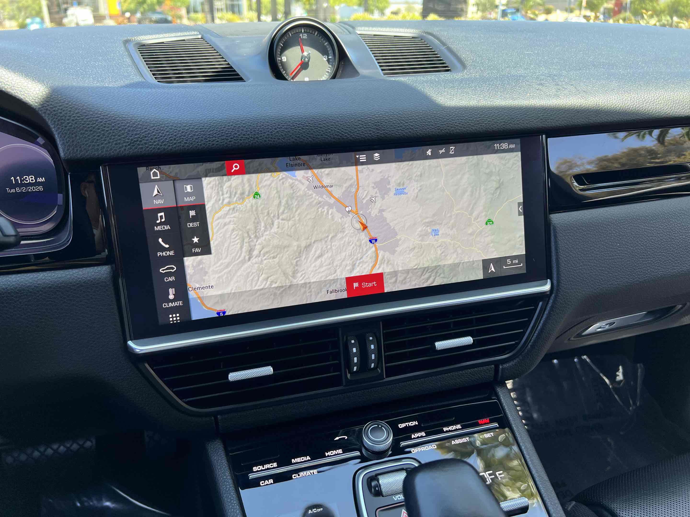 Used 2019 Porsche Cayenne w/ Premium Package AWD/4WD image 55