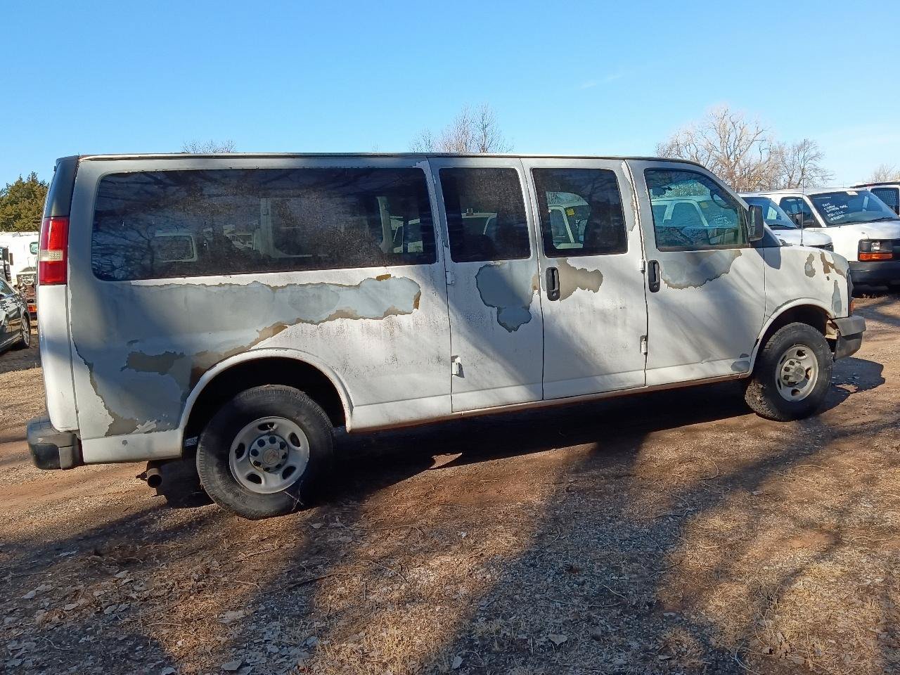 Used 2008 Chevrolet Express 3500 Extended Passenger RWD image 4