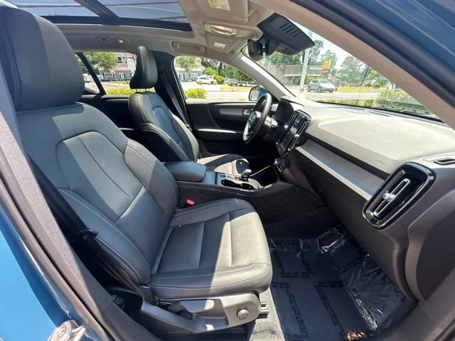 Certified 2025 Volvo XC40 B5 Core AWD/4WD image 15