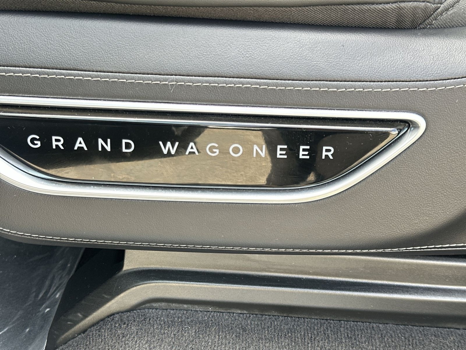 Used 2024 Jeep Grand Wagoneer L Series II w/ Quick Order Packagew 28T AWD/4WD image 15