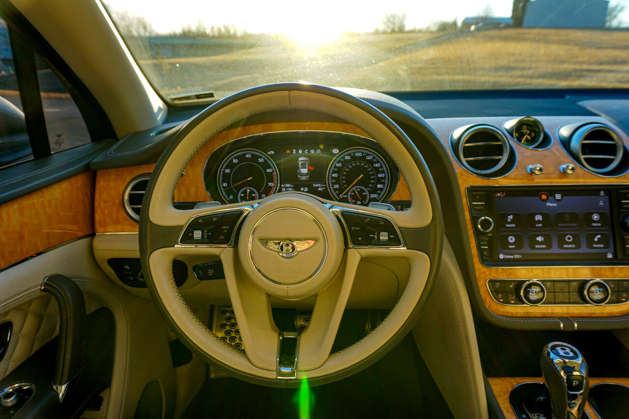 Used 2017 Bentley Bentayga W12 AWD image 15