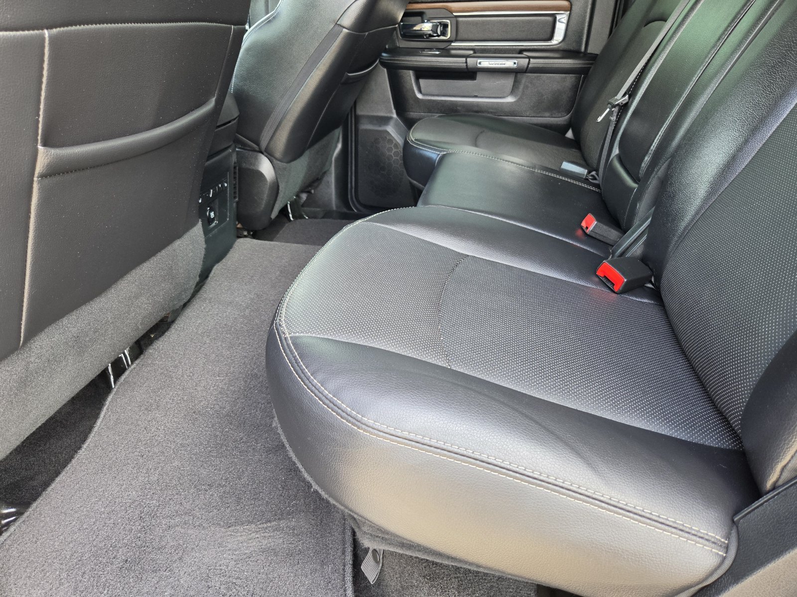 Used 2017 RAM 2500 Laramie w/ Convenience Group AWD/4WD image 30