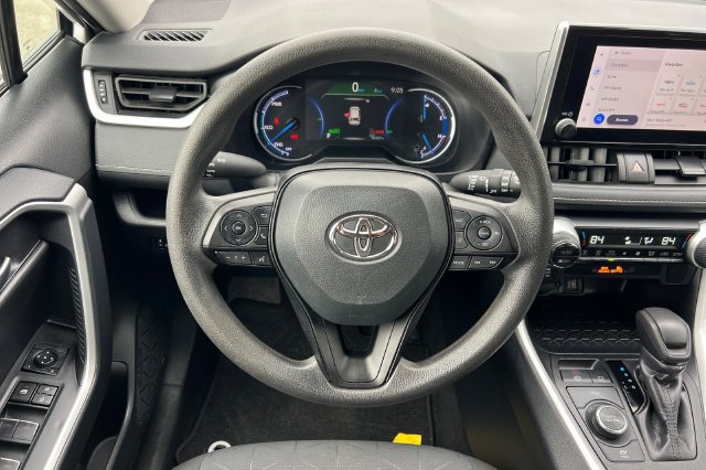 Used 2025 Toyota RAV4 XLE AWD/4WD image 18