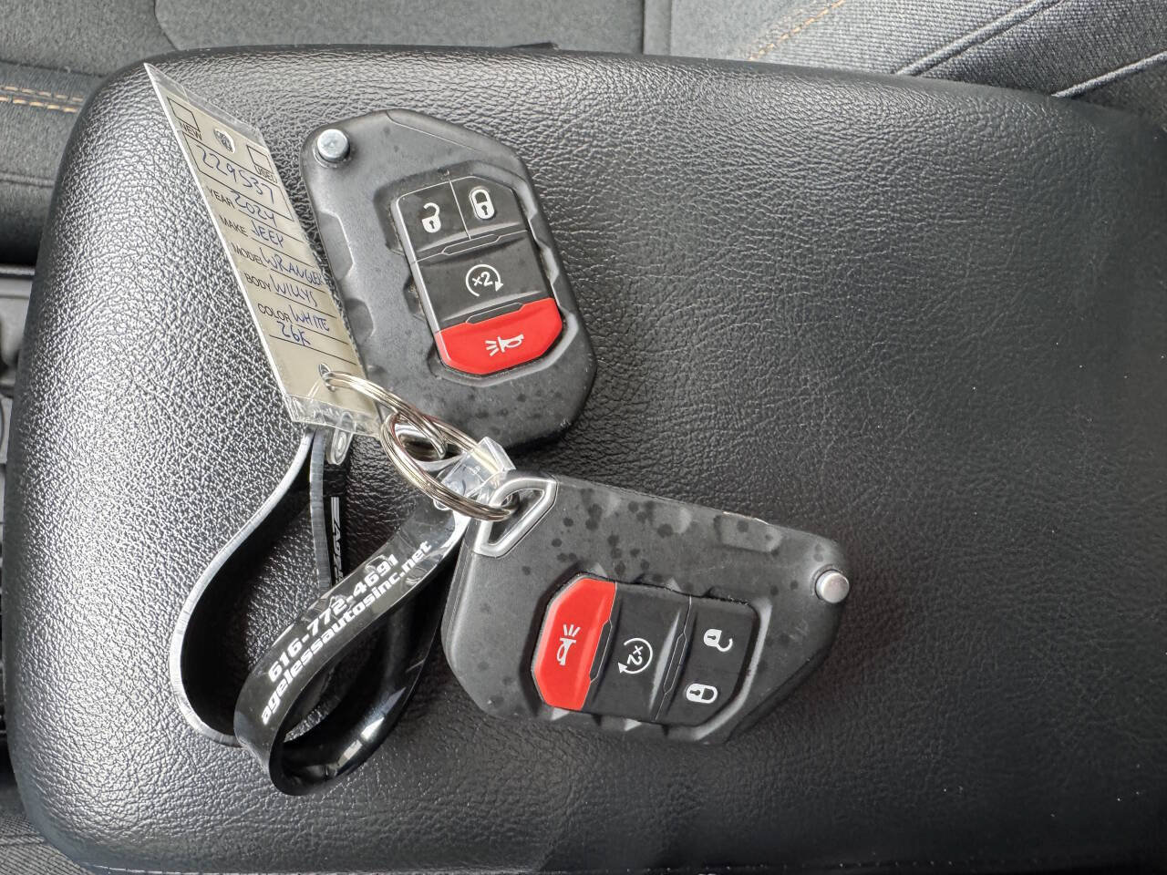 Used 2024 Jeep Wrangler 4WD Unlimited Willys image 23