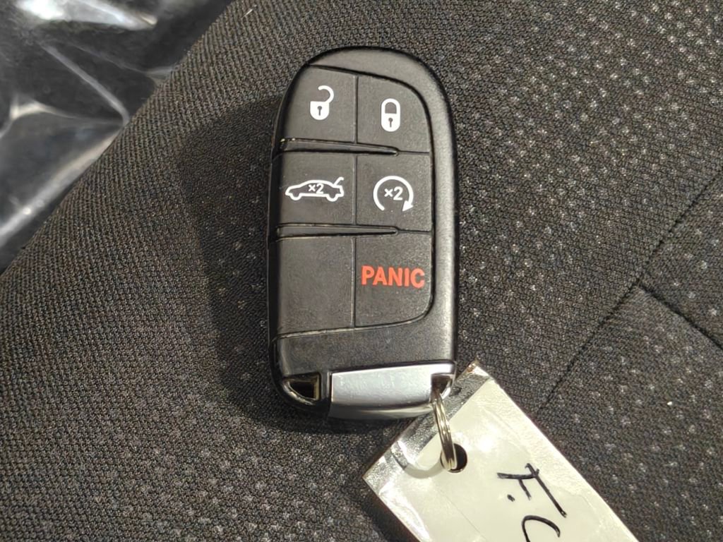 Used 2015 Chrysler 200 Limited w/ Comfort Group image 10