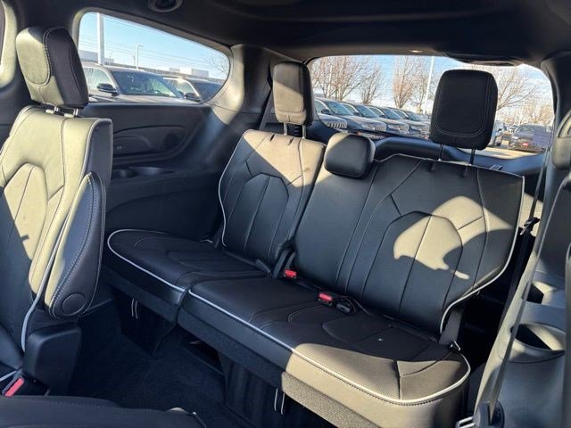 New 2026 Chrysler Pacifica Limited w/ S Appearance Package image 31