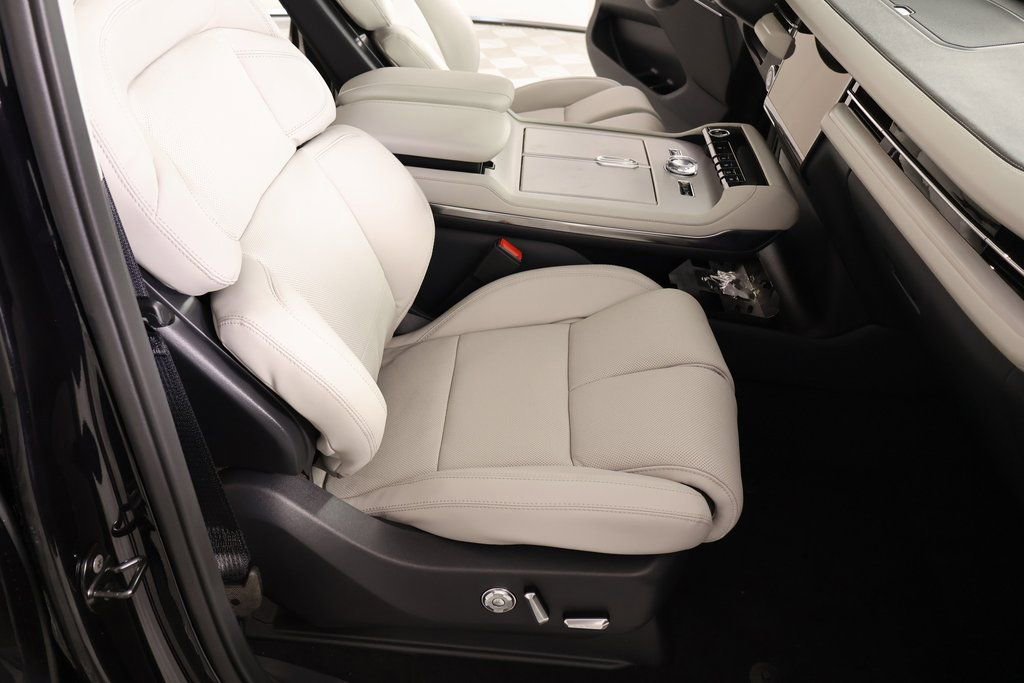 New 2025 Lincoln Navigator Reserve image 14