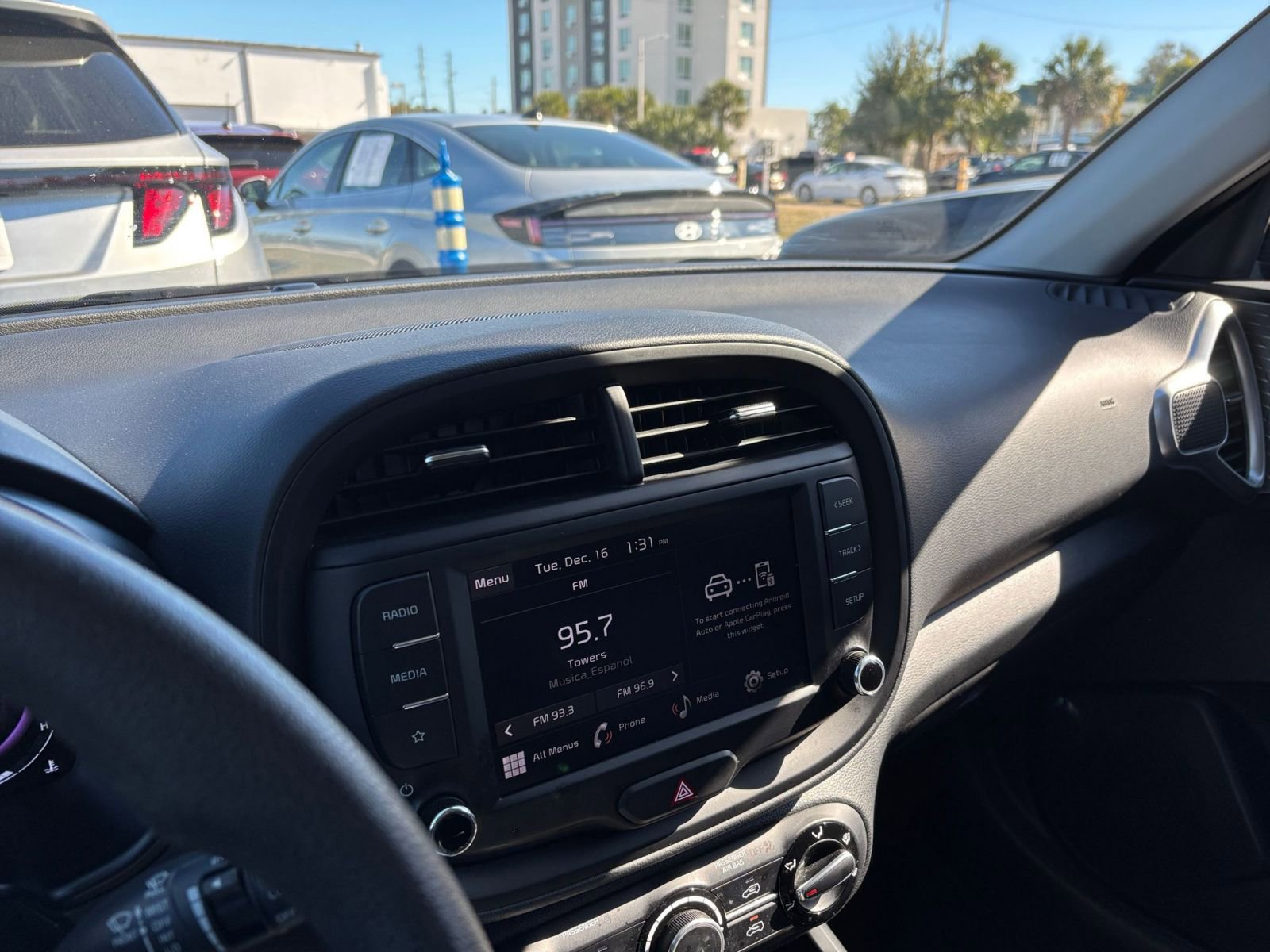 Used 2025 Kia Soul LX w/ LX Technology Package image 22