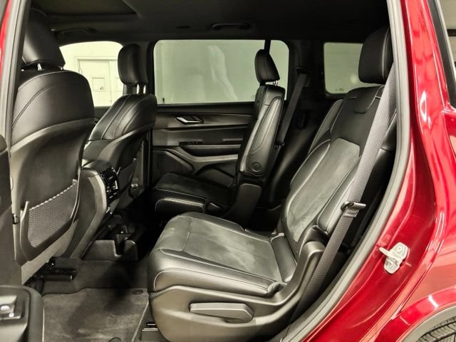 Used 2025 Jeep Grand Cherokee L Altitude RWD image 19