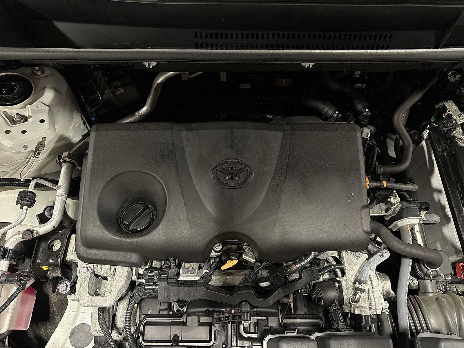Used 2022 Toyota RAV4 LE AWD/4WD image 12