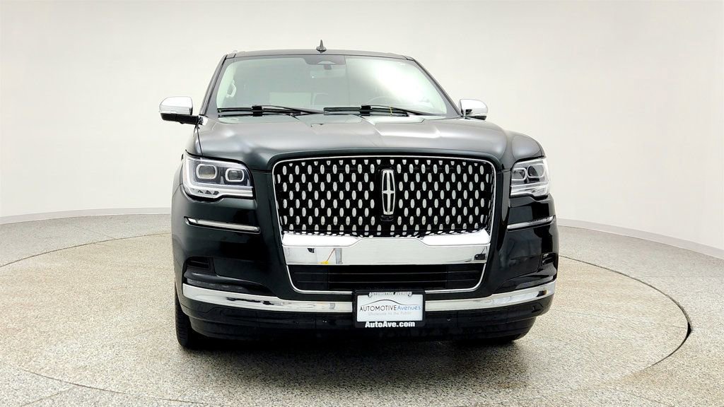 Used 2022 Lincoln Navigator Black Label AWD/4WD image 2