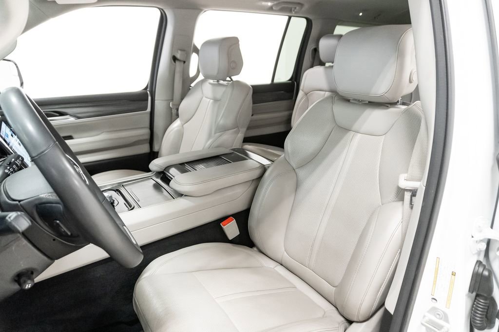 Certified 2024 Jeep Wagoneer L Series II w/ Flexible Seating Group AWD/4WD image 10