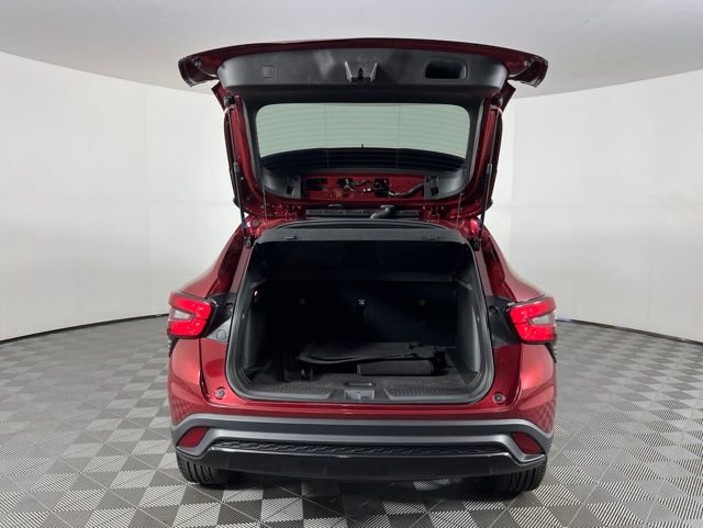 Used 2024 Chevrolet Trax RS w/ Sunroof Package FWD image 46