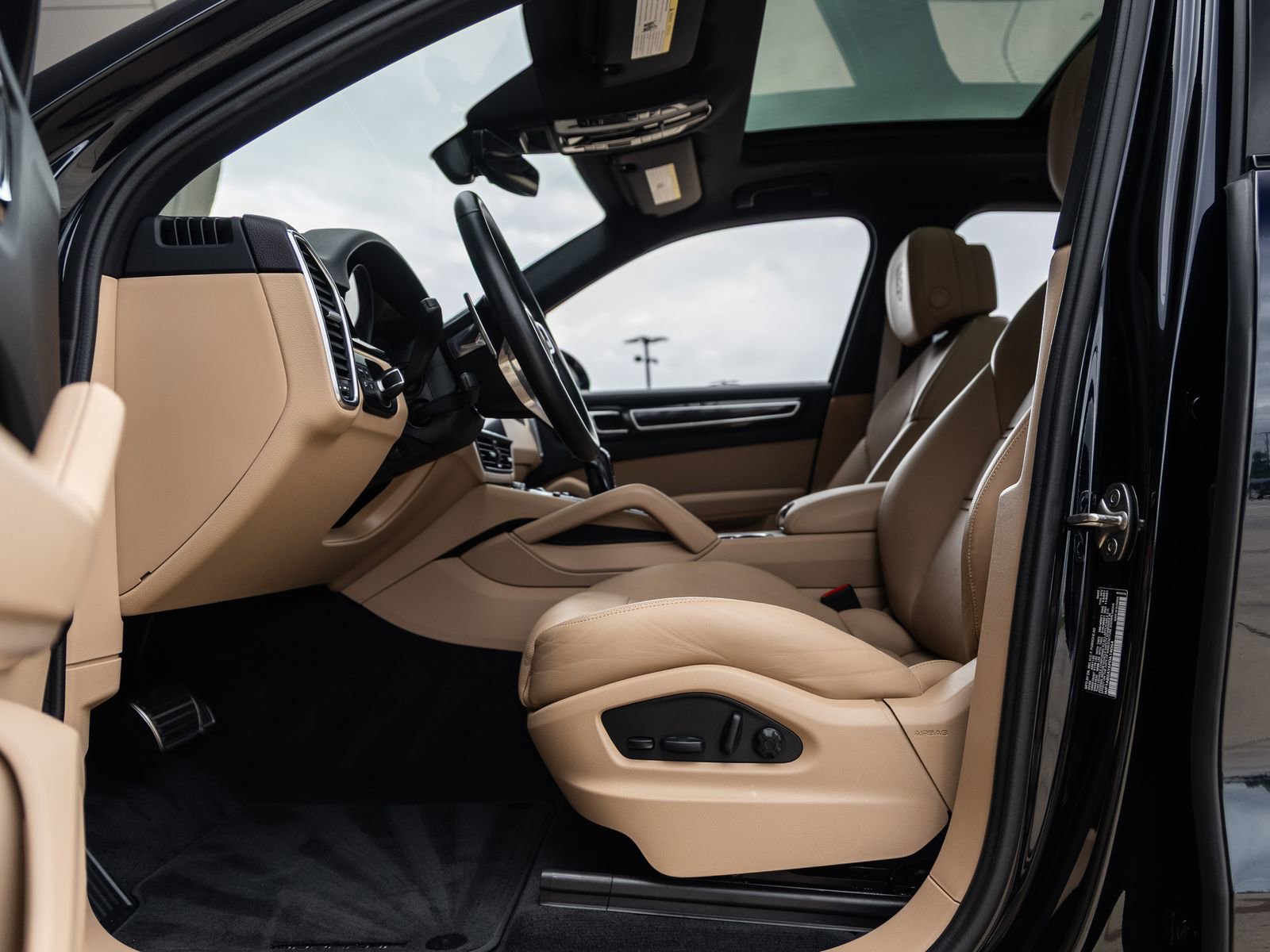 Certified 2023 Porsche Cayenne S Platinum image 25