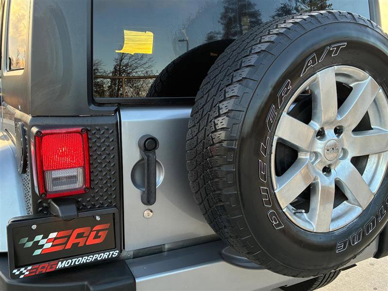 Used 2018 Jeep Wrangler Unlimited Sahara w/ Connectivity Group image 14