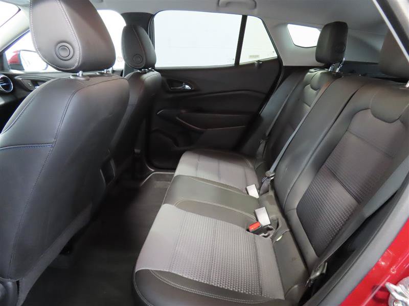 Used 2025 Chevrolet Trax LT w/ LT Convenience Package FWD image 29