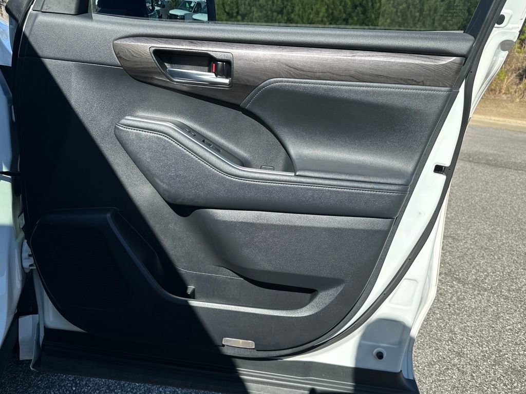 Used 2021 Toyota Highlander Limited image 40