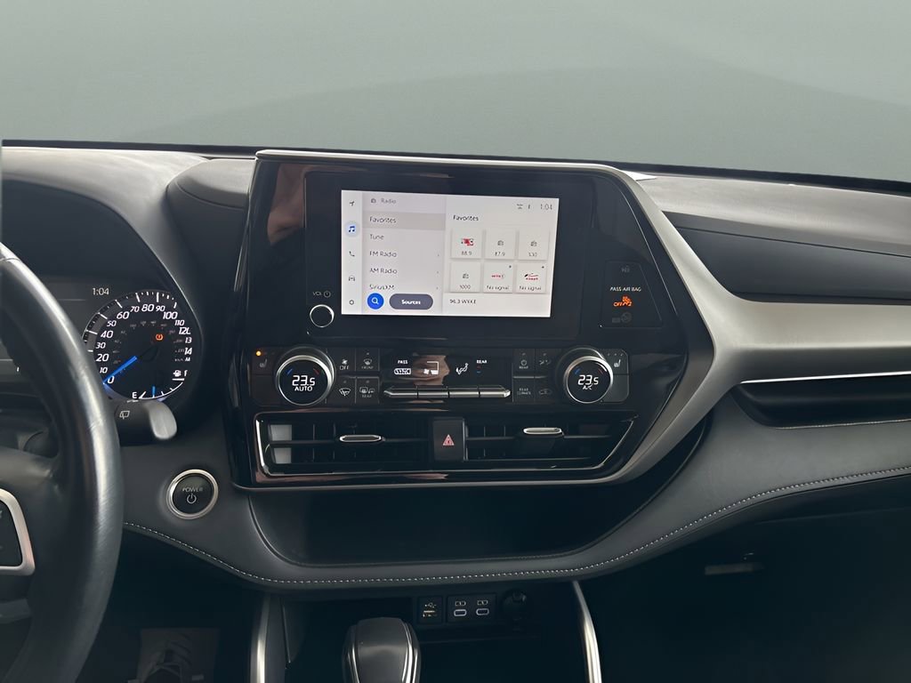 Used 2024 Toyota Highlander LE image 15