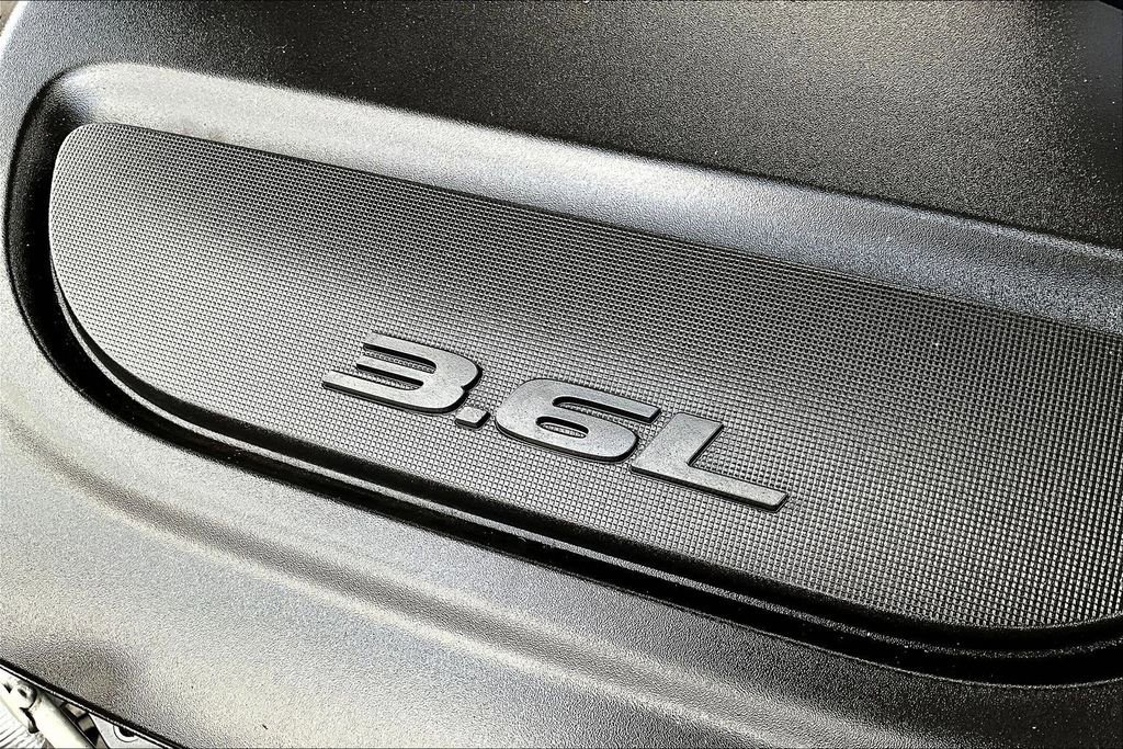 Used 2023 Chrysler Pacifica Touring-L FWD image 30