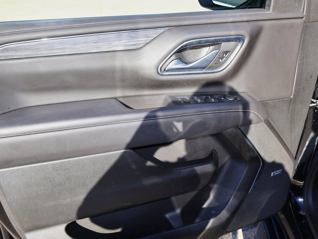 Used 2021 GMC Yukon SLT w/ Rear Media and Nav Package image 11