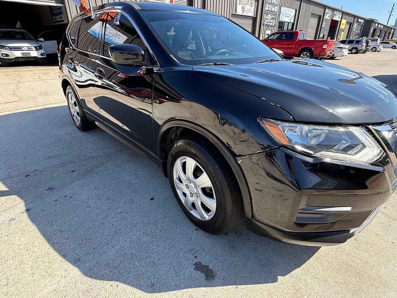 Used 2017 Nissan Rogue S image 7