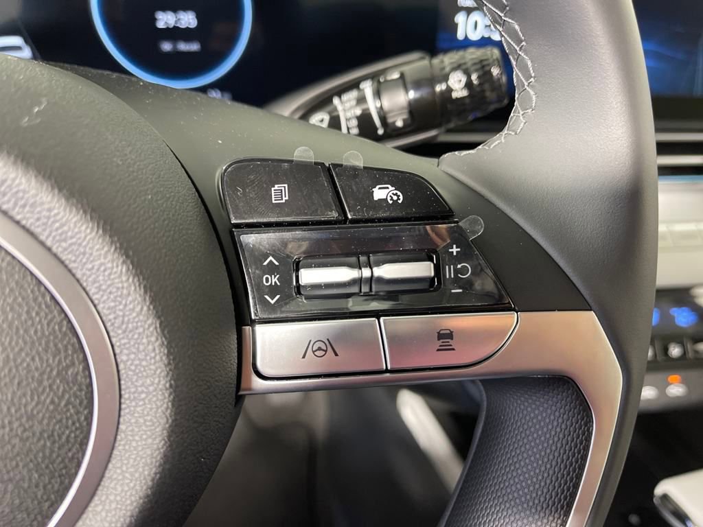 New 2025 Hyundai Elantra Limited image 28