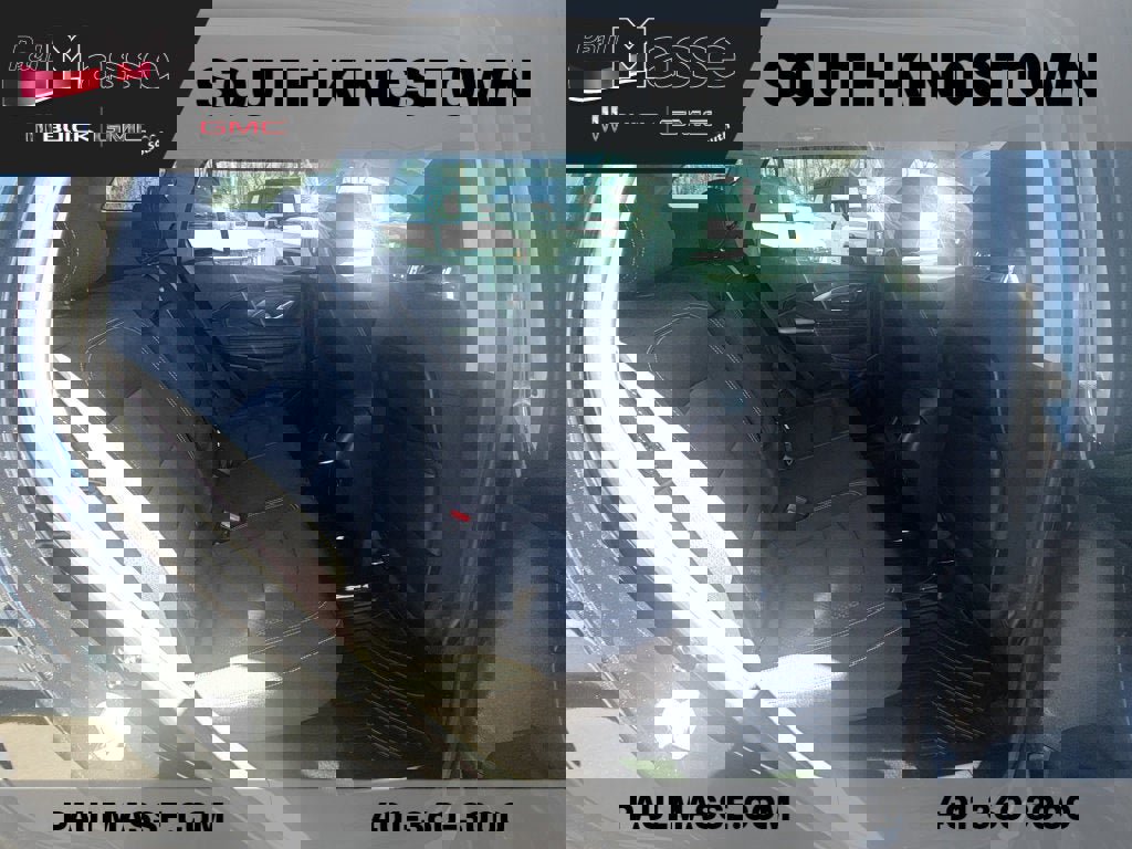 Used 2024 GMC Terrain SLE w/ Driver Convenience Package image 21