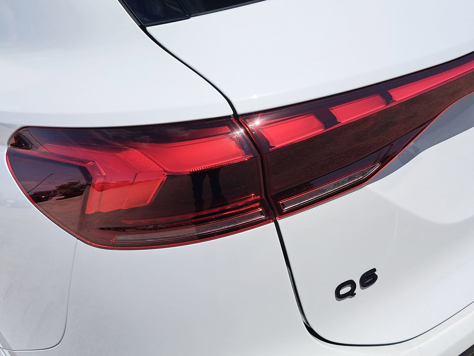 New 2025 Audi Q6 e-tron Premium image 32