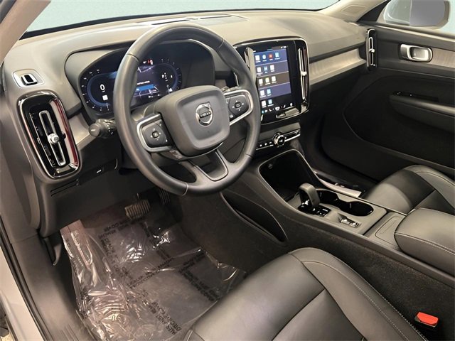 Used 2024 Volvo XC40 B5 Core image 17