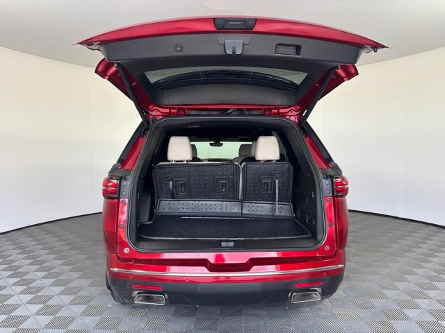 Used 2023 Chevrolet Traverse Premier w/ LPO, Floor Liner Package AWD/4WD image 28
