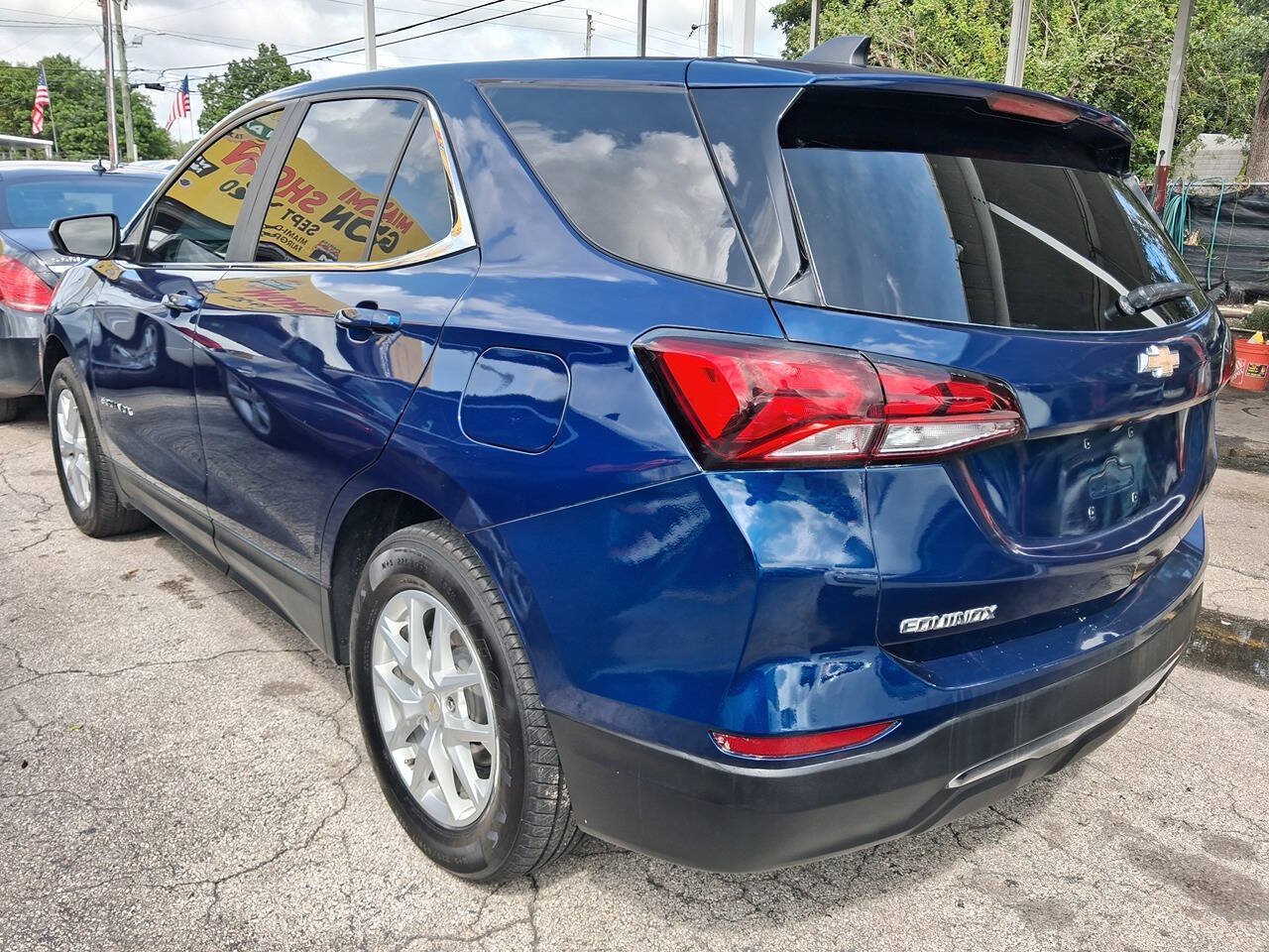 Used 2023 Chevrolet Equinox LT FWD image 2
