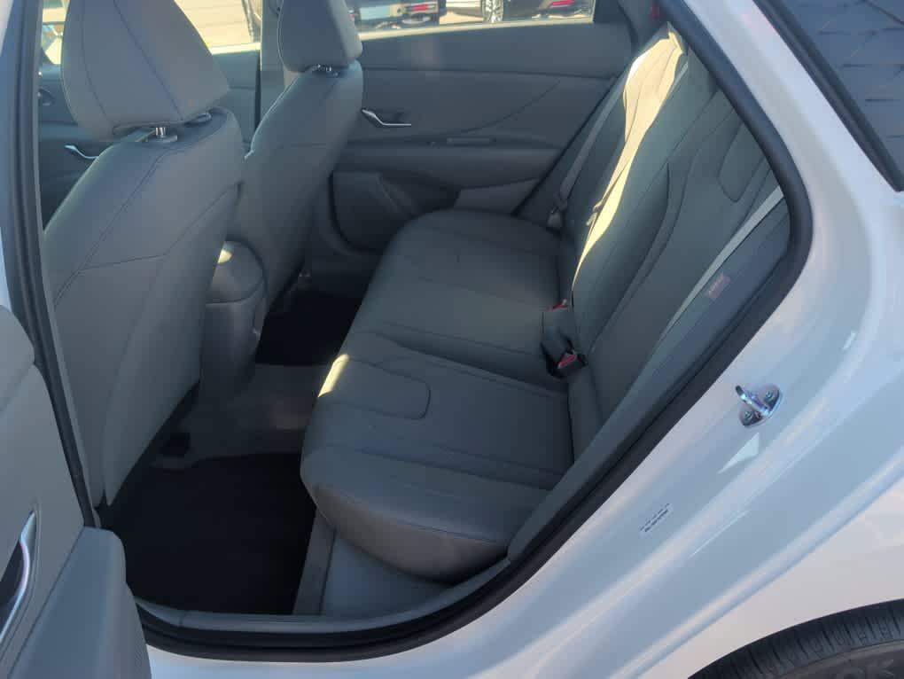 New 2026 Hyundai Elantra SE FWD image 24