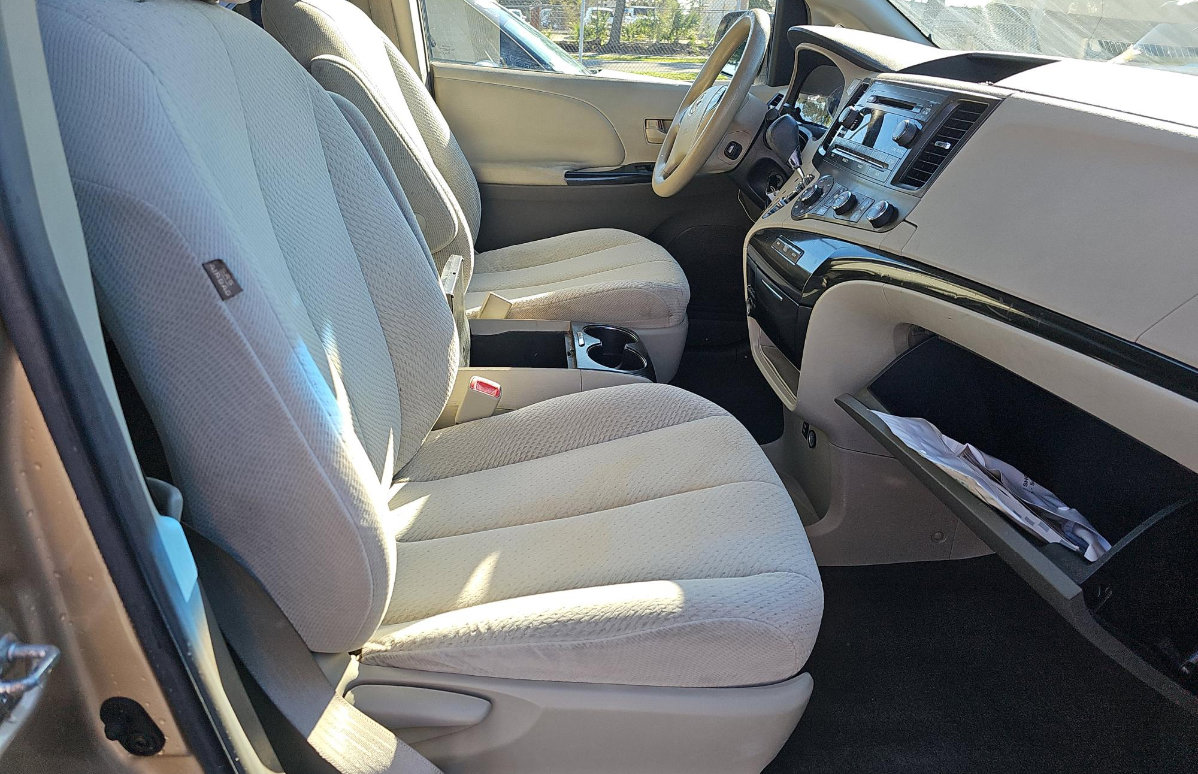Used 2011 Toyota Sienna LE image 8
