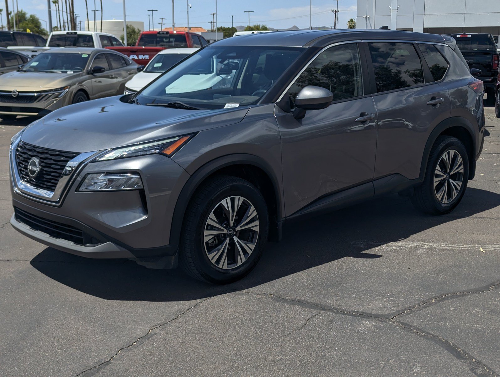 Used 2023 Nissan Rogue SV FWD image 5