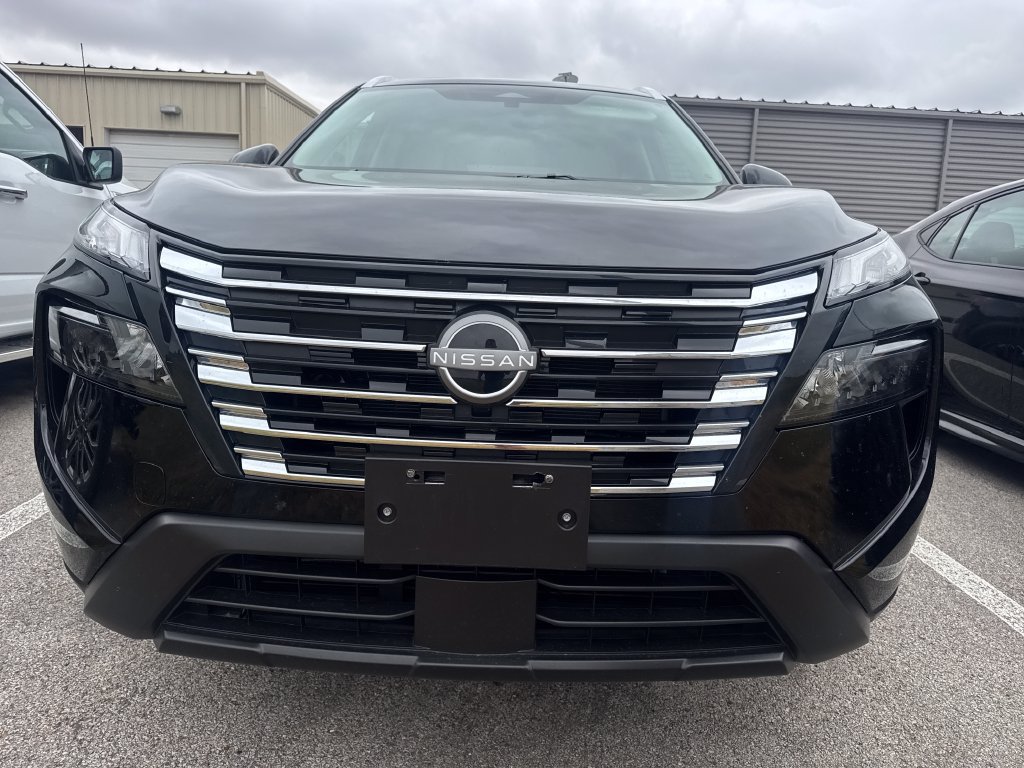 Used 2025 Nissan Rogue SV w/ SV Premium Package FWD image 2