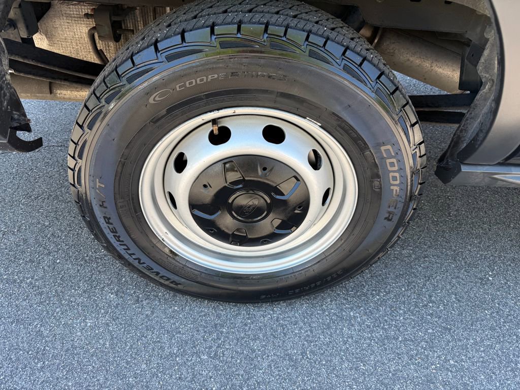 Used 2018 Ford Transit 250 130 Low Roof RWD image 32
