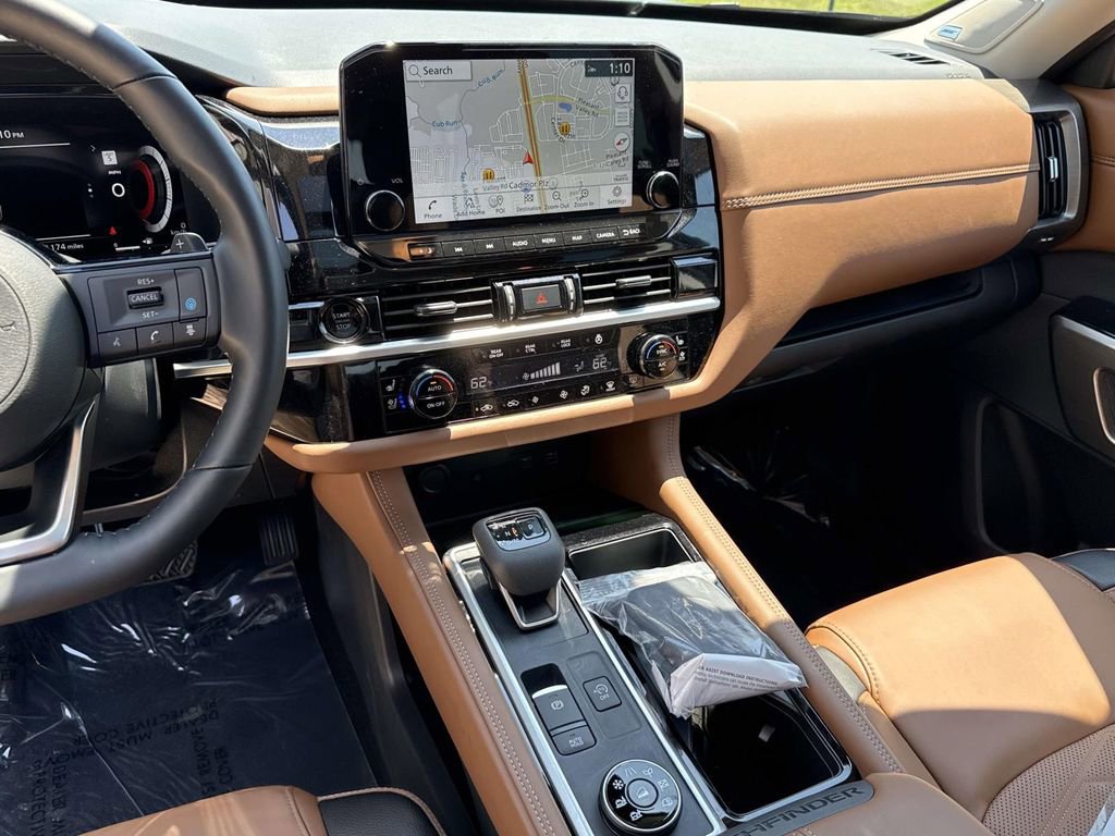 Used 2025 Nissan Pathfinder Platinum AWD/4WD image 9