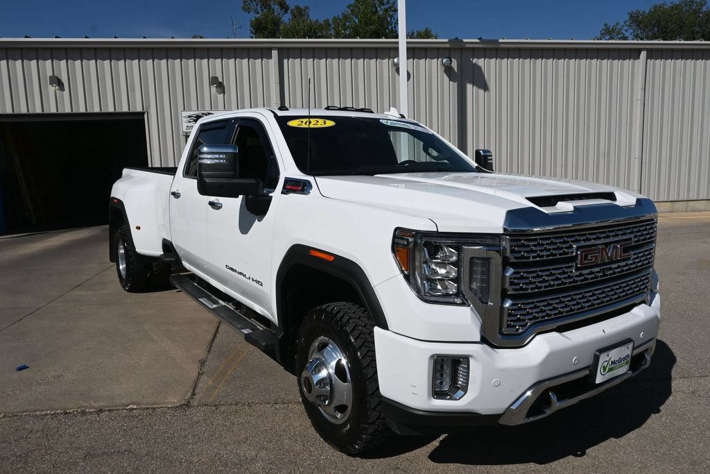 Used 2023 GMC Sierra 3500 Denali w/ Technology Package AWD/4WD image 2