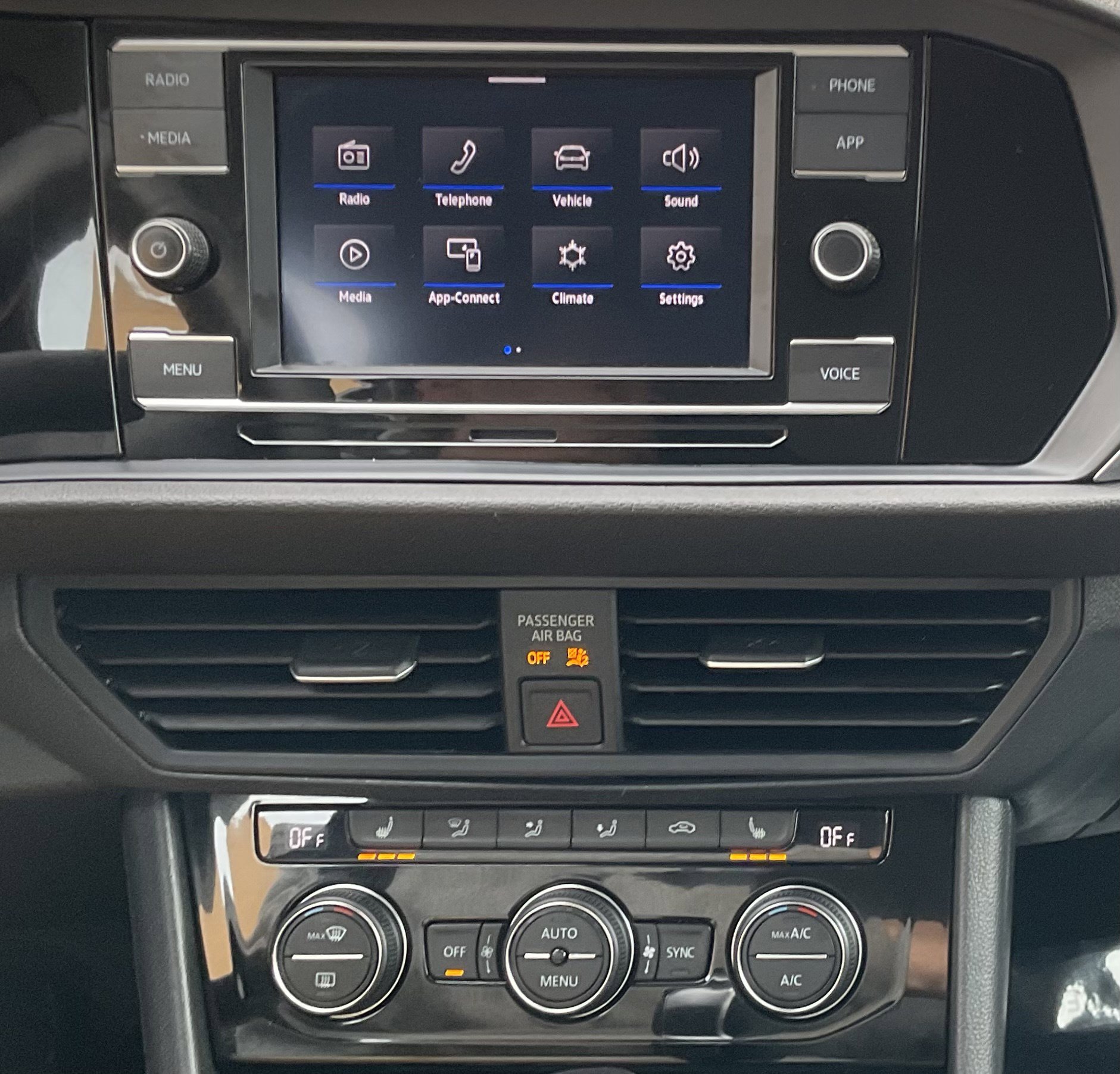 Used 2024 Volkswagen Jetta SE image 16