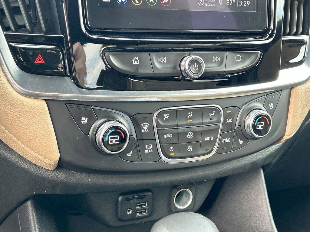 Used 2022 Chevrolet Traverse Premier FWD image 26
